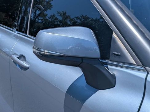Used 2022 Toyota Highlander XLE FWD image 14