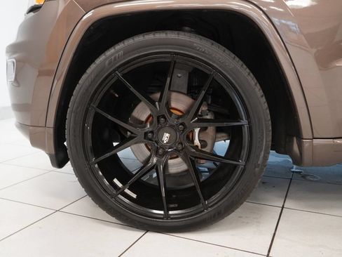 Used 2017 Jeep Grand Cherokee Overland AWD/4WD image 17