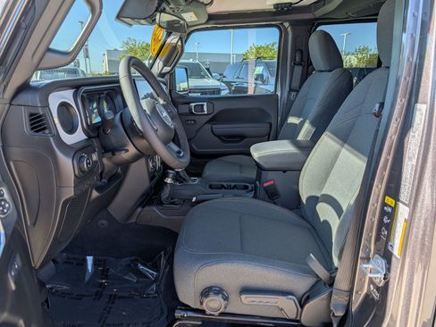 Used 2025 Jeep Gladiator Sport AWD/4WD image 24