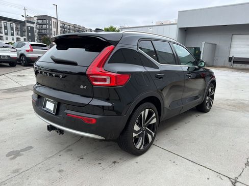 Used 2023 Volvo XC40 B4 Ultimate w/ Protection Package Premier FWD image 9