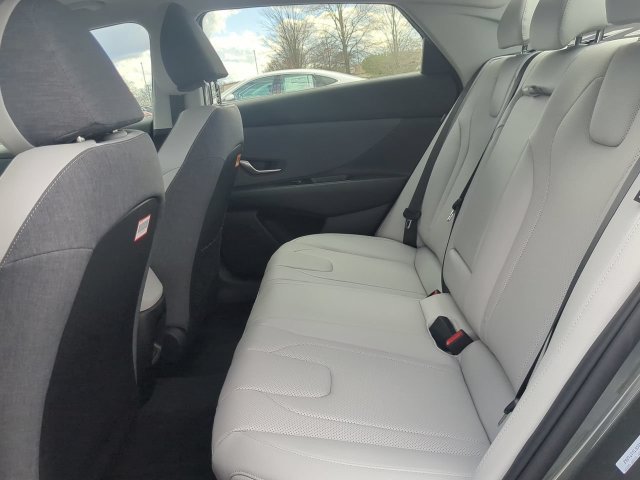 Used 2026 Hyundai Elantra Limited FWD image 12