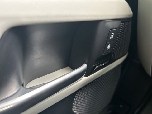 Used 2024 Land Rover Defender 110 S image 18
