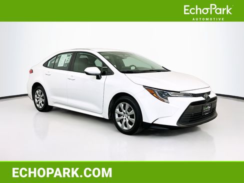 Used 2025 Toyota Corolla LE image 1