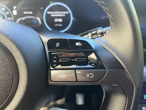 Used 2025 Hyundai Elantra SEL image 24