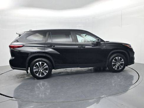 Used 2023 Toyota Highlander XLE AWD/4WD image 8