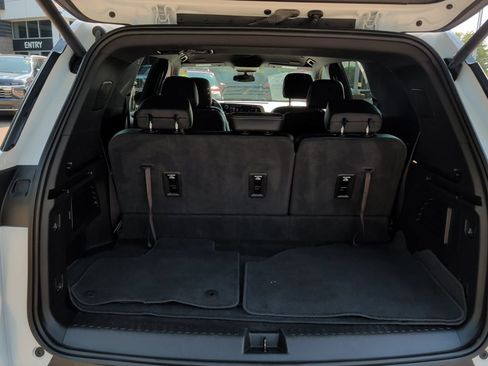 Used 2025 Chevrolet Traverse LT FWD image 21