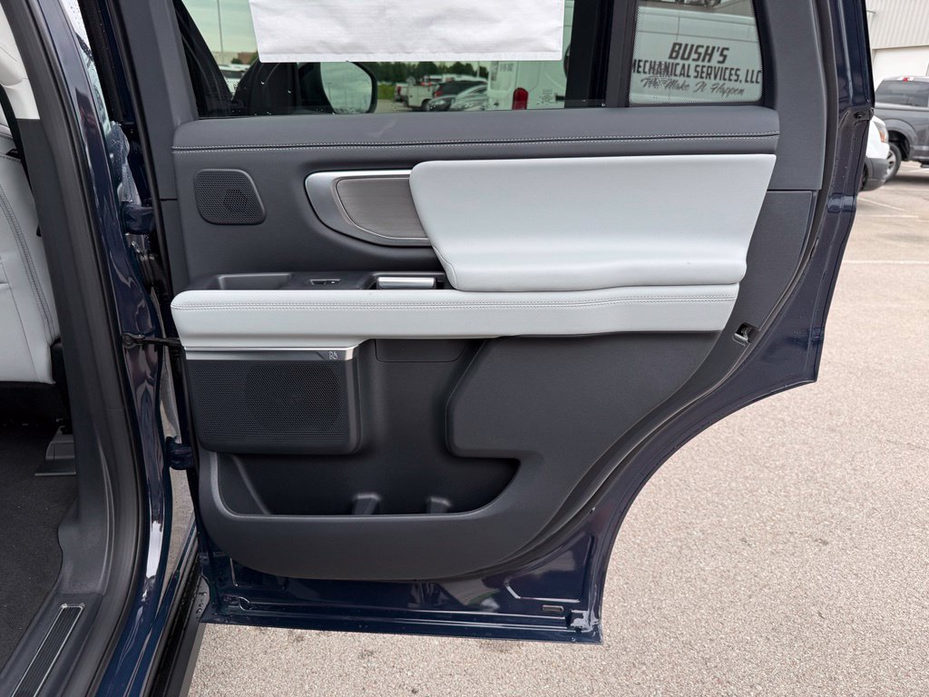 Used 2027 Ford Expedition Platinum RWD image 21