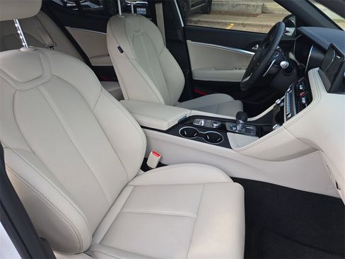 Used 2026 Genesis G70 2.5T image 10
