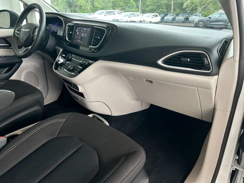 Used 2023 Chrysler Voyager LX FWD image 29