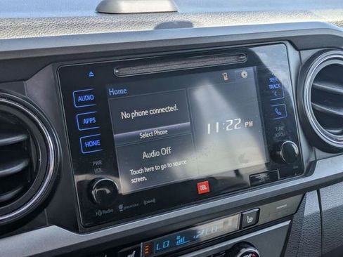 Used 2017 Toyota Tacoma TRD Sport AWD/4WD image 22