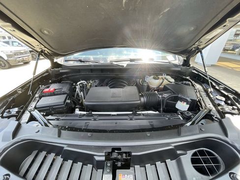 Certified 2025 Chevrolet Suburban LT RWD image 30