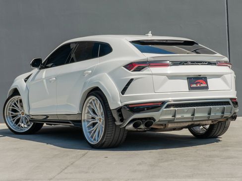 Used 2019 Lamborghini Urus AWD/4WD image 9