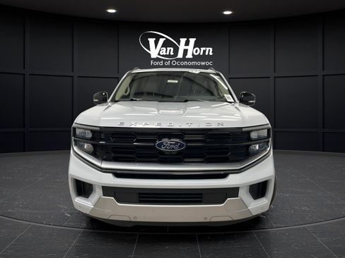Used 2025 Ford Expedition Platinum AWD/4WD image 2