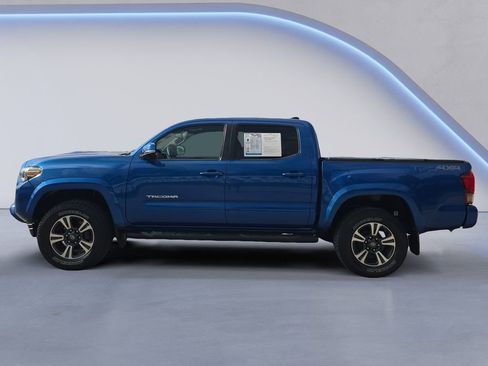 Used 2017 Toyota Tacoma TRD Sport w/ Premium & Technology Package AWD/4WD image 2