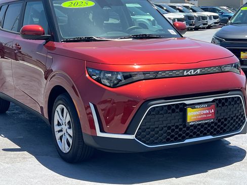 Certified 2025 Kia Soul LX FWD image 11