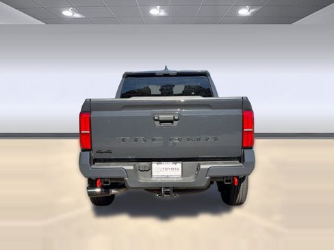 Used 2025 Toyota Tacoma SR5 AWD/4WD image 9