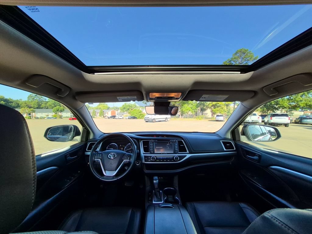 Used 2019 Toyota Highlander Limited FWD image 14