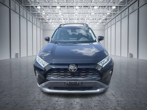 Used 2019 Toyota RAV4 XLE w/ Convenience Package FWD image 8