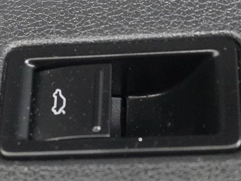 Used 2017 Volkswagen Jetta SE image 34