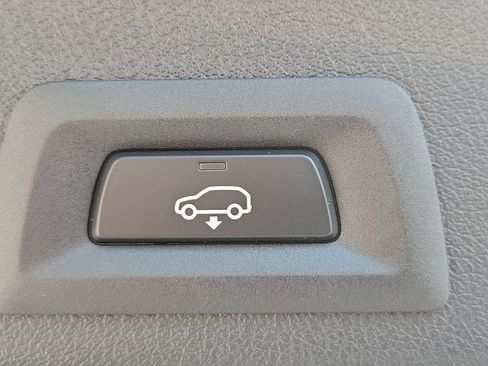 New 2026 BMW X6 xDrive40i w/ Executive Package image 9