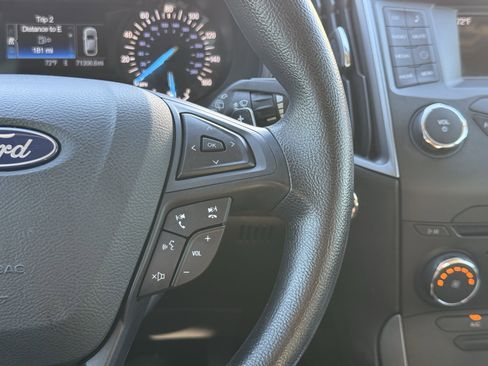 Used 2018 Ford Edge SE image 24