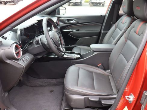 Used 2024 Chevrolet Trax RS w/ Sunroof Package image 4