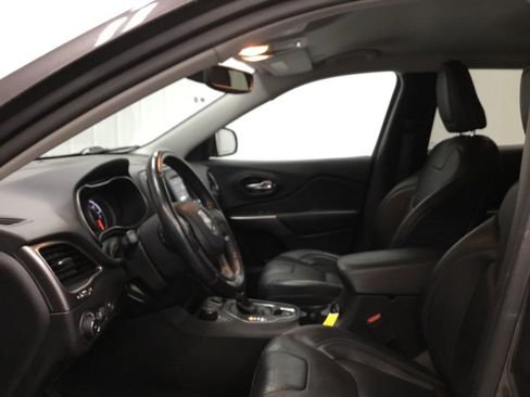 Used 2020 Jeep Cherokee Latitude Lux w/ Comfort/Convenience Group image 5