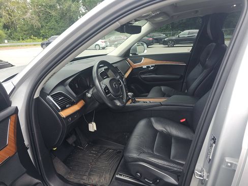Used 2021 Volvo XC90 T6 Momentum w/ Advanced Package AWD/4WD image 5