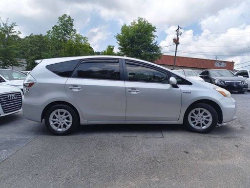 Used 2013 Toyota Prius V image 7