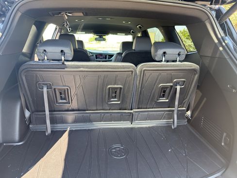 Used 2024 Buick Enclave Essence image 17