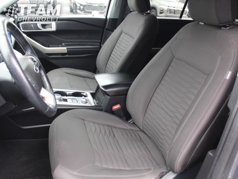 Used 2021 Ford Explorer XLT image 11