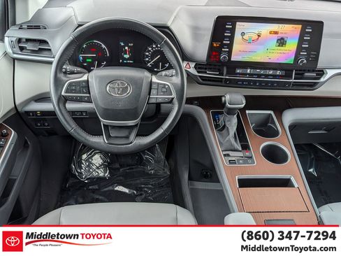 Used 2024 Toyota Sienna XLE image 32