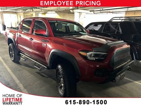 Used 2017 Toyota Tacoma TRD Off-Road AWD/4WD image 1