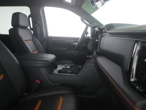 Used 2025 GMC Sierra 2500 AT4 w/ Technology Package image 31