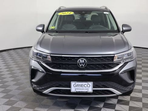 Used 2024 Volkswagen Taos SE AWD/4WD image 3
