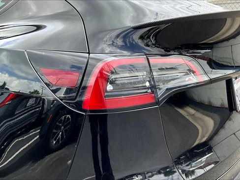 Used 2022 Tesla Model Y Long Range AWD/4WD image 20