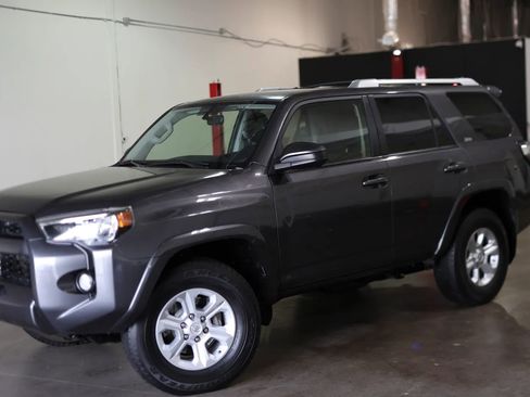 Used 2018 Toyota 4Runner SR5 Premium image 6