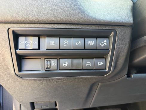 Used 2024 Toyota Tundra Limited AWD/4WD image 31