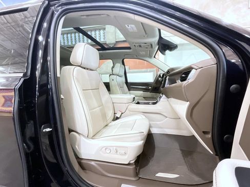 Used 2023 GMC Yukon XL Denali AWD/4WD image 15