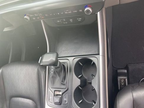 Used 2025 Kia Carnival image 24