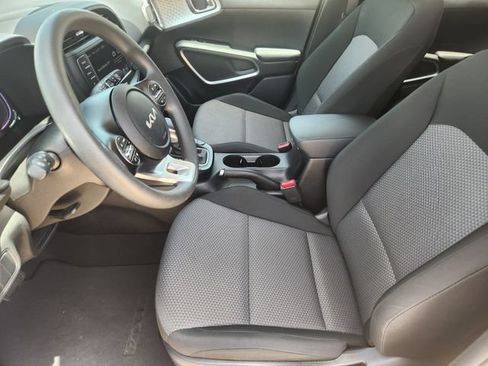Certified 2025 Kia Soul LX w/ LX Technology Package FWD image 13