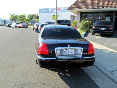 Used 2011 Lincoln Town Car Executive L image 5