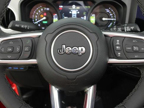 Used 2025 Jeep Wrangler Unlimited Sahara w/ Safety Group AWD/4WD image 12
