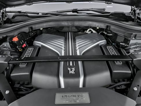 Used 2023 Rolls-Royce Cullinan Black Badge w/ Driver's Package image 17