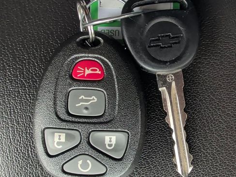 Used 2015 Chevrolet Traverse LT image 18