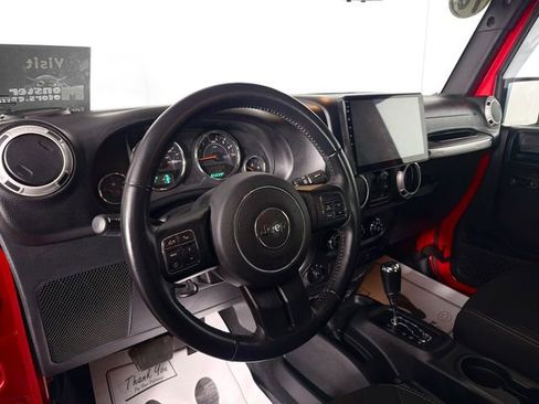 Used 2018 Jeep Wrangler Unlimited Sahara w/ Connectivity Group AWD/4WD image 9