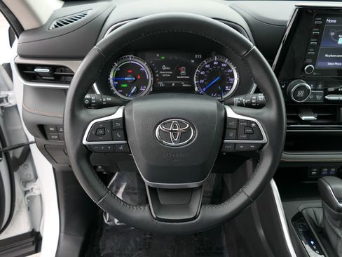 Used 2022 Toyota Highlander Bronze Edition image 18