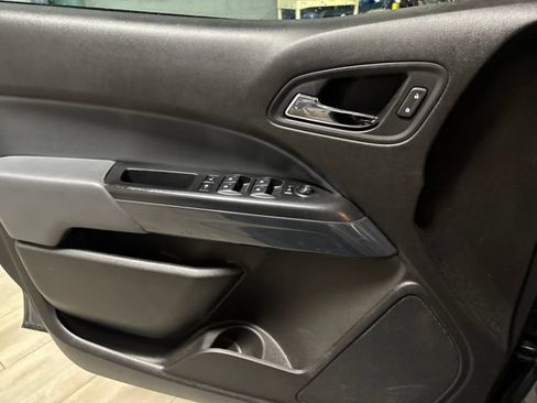 Used 2018 Chevrolet Colorado Z71 AWD/4WD image 16