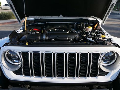 Used 2025 Jeep Wrangler Unlimited Sahara image 28