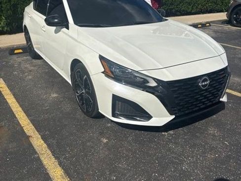 Used 2023 Nissan Altima 2.5 SR w/ SR Premium Package FWD image 1